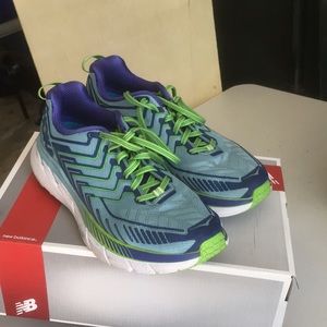 HOKA Clinton 4 Running Shoes